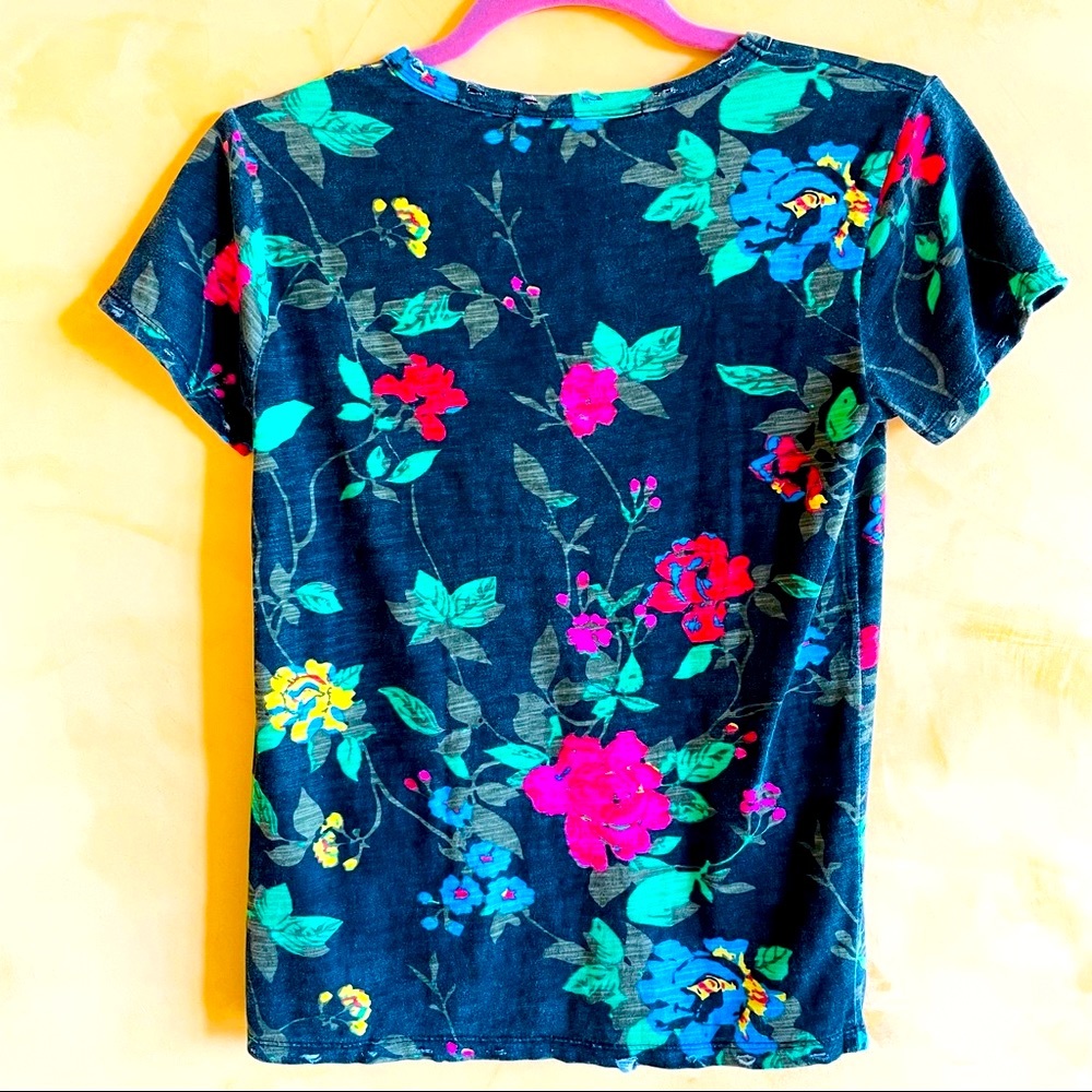 Pam and Gela Distressed Black Shortsleeved
Floral T shirt with bright flowers - Picture 5 of 8